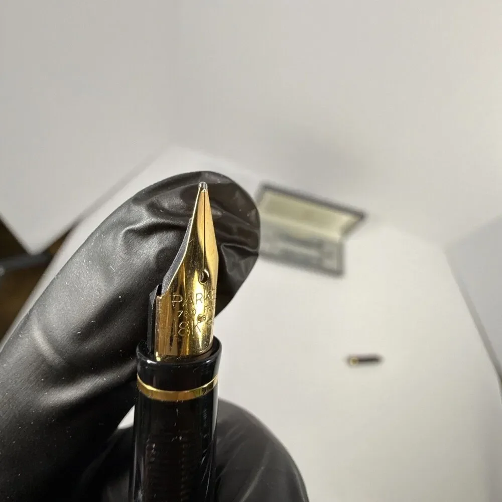 Rare Parker France IIIQ 18k 750 M - Fountain Pen - UNUSED